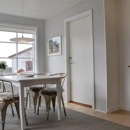 Two-bedroom In Lejlighed Tisvildeleje